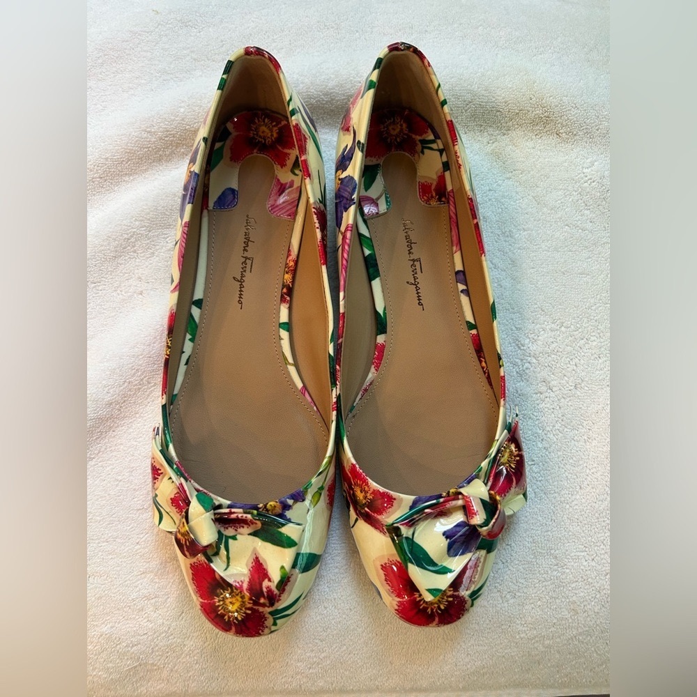 Ferragamo Woman's Patent Leather "Avola" Floral Ballet Flats - MSRP $690